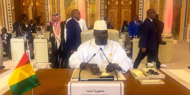 ๐ข๐๐๐ฒ๐ฟ๐๐๐ฟ๐ฒ ๐ฑ๐ ๐ฆ๐ผ๐บ๐บ๐ฒ๐ ๐๐ฟ๐ฎ๐ฏ๐ถ๐ฒ ๐ฆ๐ฎ๐ผ๐๐ฑ๐ถ๐๐ฒ-๐๐ณ๐ฟ๐ถ๐พ๐๐ฒ : ๐ฃ๐ฎ๐ฟ๐๐ถ๐ฐ๐ถ๐ฝ๐ฎ๐๐ถ๐ผ๐ป ๐ฟ๐ฒ๐บ๐ฎ๐ฟ๐พ๐๐ฒ๐ฒ ๐ฑ๐ ๐๐ต๐ฒ๐ณ ๐ฑ๐ฒ ๐นโ๐๐๐ฎ๐