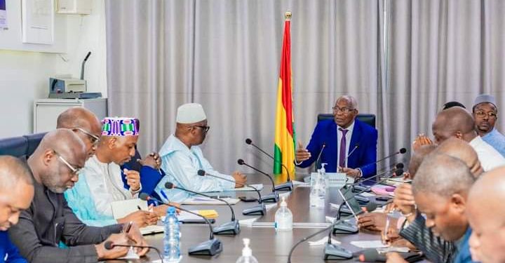 𝗟𝗘 𝗣𝗥𝗘𝗠𝗜𝗘𝗥 𝗠𝗜𝗡𝗜𝗦𝗧𝗥𝗘 𝗥𝗘𝗡𝗖𝗢𝗡𝗧𝗥𝗘 𝗟𝗘𝗦 𝗖𝗢𝗥𝗣𝗦 𝗗𝗘 𝗖𝗢𝗡𝗧𝗥𝗢𝗟𝗘 𝗗𝗘 𝗟’𝗘𝗧𝗔𝗧