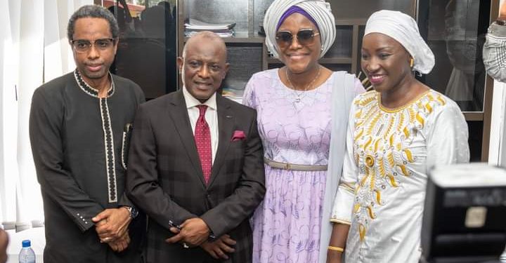 𝐏𝐚𝐬𝐬𝐚𝐭𝐢𝐨𝐧 𝐝𝐞 𝐩𝐨𝐮𝐯𝐨𝐢𝐫 – 𝐌𝐈𝐂 𝐀𝐦𝐢𝐧𝐚𝐭𝐚 𝐊𝐚𝐛𝐚 𝐩𝐚𝐬𝐬𝐞 𝐥𝐚 𝐦𝐚𝐢𝐧 𝐚 𝐅𝐚𝐧𝐚 𝐒𝐎𝐔𝐌𝐀𝐇