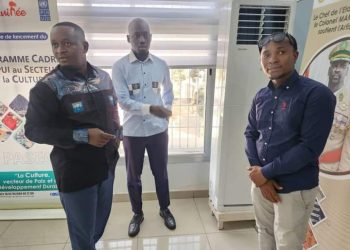 MONSIEUR LE MINISTRE MOUSSA MOÏSE SYLLA FAIT LE TOUR DES DIFFÉRENTS BUREAUX DU MINISTÈRE DE LA CULTURE, DU TOURISME ET DE L’ARTISANAT