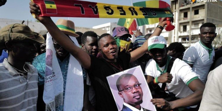 Qu’ils dégagent ! »: un conseiller de Sonko réclame le départ des militaires français et l’abandon du franc CFA