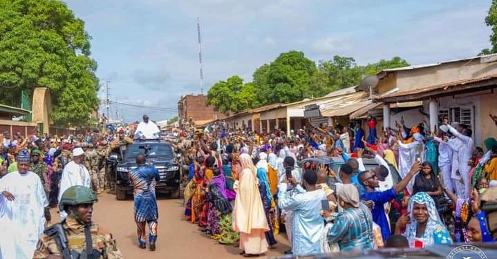 𝗖𝗲́𝗹𝗲́𝗯𝗿𝗮𝘁𝗶𝗼𝗻 𝗱𝗲 𝗹’𝗔𝗶̈𝗱 𝗲𝗹-𝗞𝗮𝗯𝗶𝗿 : 𝗟𝗲 𝗣𝗿𝗲́𝘀𝗶𝗱𝗲𝗻𝘁 𝗱𝗲 𝗹𝗮 𝗥𝗲́𝗽𝘂𝗯𝗹𝗶𝗾𝘂𝗲 𝗠𝗮𝗺𝗮𝗱𝗶 𝗗𝗼𝘂𝗺𝗯𝗼𝘂𝘆𝗮 𝗮𝗰𝗰𝗼𝗺𝗽𝗹𝗶𝘁 𝘀𝗲𝘀 𝗼𝗯𝗹𝗶𝗴𝗮𝘁𝗶𝗼𝗻𝘀 𝗿𝗲𝗹𝗶𝗴𝗶𝗲𝘂𝘀𝗲𝘀 𝗱𝗮𝗻𝘀 𝗹𝗮 𝘃𝗶𝗹𝗹𝗲 𝗱𝗲 𝗞𝗮𝗻𝗸𝗮𝗻 (𝗡𝗮𝗯𝗮𝘆𝗮) 𝗮𝘂𝘅 𝗰𝗼̂𝘁𝗲́𝘀 𝗱𝗲 𝘀𝗲𝘀 𝗰𝗼𝗿𝗲𝗹𝗶𝗴𝗶𝗼𝗻𝗻𝗮𝗶𝗿𝗲𝘀