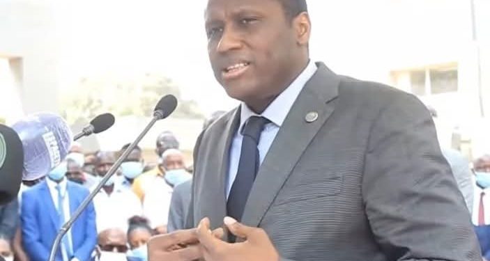 𝐒𝐜𝐚𝐧𝐝𝐚𝐥𝐞 𝐝𝐞 𝐥’𝐨𝐫 𝐝𝐞 𝐥𝐚 𝐆𝐮𝐢𝐧𝐞𝐞 : 𝐥𝐞 𝐠𝐨𝐮𝐯𝐞𝐫𝐧𝐞𝐮𝐫 𝐝𝐞 𝐥𝐚 𝐁𝐚𝐧𝐪𝐮𝐞 𝐂𝐞𝐧𝐭𝐫𝐚𝐥𝐞 𝐝𝐞 𝐆𝐮𝐢𝐧𝐞𝐞 𝐝𝐞𝐟𝐞𝐫𝐞