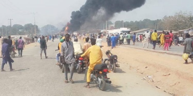 L’explosion d’un camion-citerne fait au moins 70 morts au Nigeria