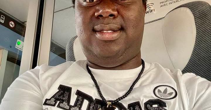 Cérémonie de remise de don par la Fondation MAK SOUL