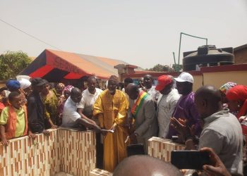 Exclusif : Kedjam Doumbouya offre trois forages électriques à Banankoroda et le marché Dibida. 