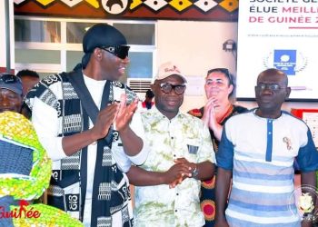 Festival International des Arts du Bénin : le Ballet Djoliba reçoit le drapeau national avant son départ