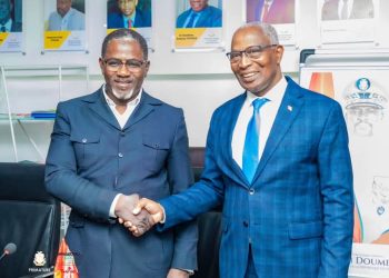 Le Premier Ministre Amadou Oury BAH, a reçu au Palais de la Colombe une délégation de l’Union sacrée des Forces Vives de Guinée.