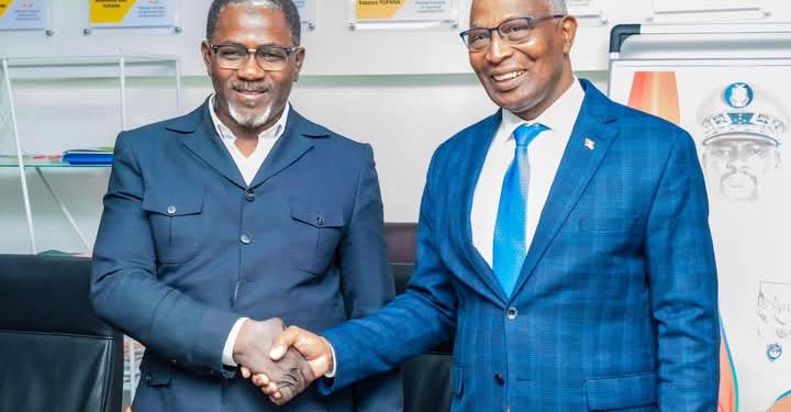 Le Premier Ministre Amadou Oury BAH, a reçu au Palais de la Colombe une délégation de l’Union sacrée des Forces Vives de Guinée.