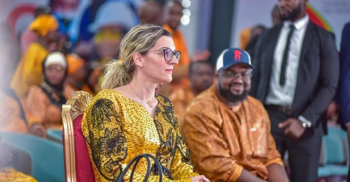 ๐๐จ๐ฎ๐ซ๐ง๐๐ ๐๐ง๐ญ๐๐ซ๐ง๐๐ญ๐ข๐จ๐ง๐๐ฅ๐ ๐๐๐ฌ ๐๐ซ๐จ๐ข๐ญ๐ฌ ๐๐๐ฌ ๐
๐๐ฆ๐ฆ๐๐ฌ : ๐๐ง๐ ๐ฆ๐จ๐๐ข๐ฅ๐ข๐ฌ๐๐ญ๐ข๐จ๐ง ๐ฉ๐จ๐ฎ๐ซ ๐ฅโ๐๐ ๐๐ฅ๐ข๐ญ๐ ๐๐ญ ๐ฅโ๐๐ฎ๐ญ๐จ๐ง๐จ๐ฆ๐ข๐ฌ๐๐ญ๐ข๐จ๐ง