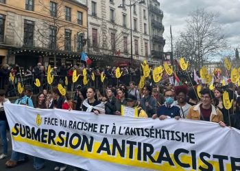 Des Français manifestent pour dénoncer le racisme