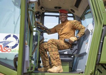 Ibrahim Traoré remet un millier d’engins à l’initiative de construction de routes