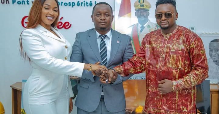 Culture : Au nom du Chef de l’État, le Ministre Moussamoise Sylla réunitAzaya et Djelykaba Bintou autour de la même table