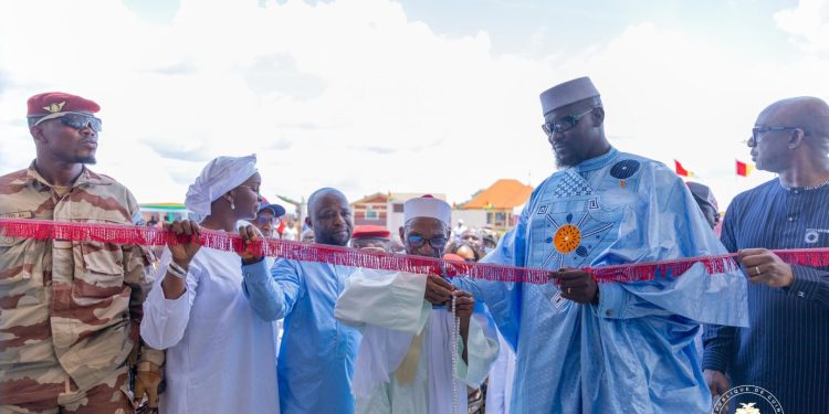 𝗣𝗿𝗼𝗴𝗿𝗮𝗺𝗺𝗲 𝗦𝗶𝗺𝗮𝗻𝗱𝗼𝘂 𝟮𝟬𝟰𝟬 (𝗦𝗮𝗻𝘁𝗲 𝗲𝘁 𝗕𝗶𝗲𝗻-𝗲𝘁𝗿𝗲) : 𝗟𝗲 𝗣𝗿𝗲𝘀𝗶𝗱𝗲𝗻𝘁 𝗱𝗲 𝗹𝗮 𝗥𝗲𝗽𝘂𝗯𝗹𝗶𝗾𝘂𝗲, 𝗦𝗼𝗻 𝗘𝘅𝗰𝗲𝗹𝗹𝗲𝗻𝗰𝗲 𝗹𝗲 𝗚𝗲𝗻𝗲𝗿𝗮𝗹 𝗠𝗮𝗺𝗮𝗱𝗶 𝗗𝗢𝗨𝗠𝗕𝗢𝗨𝗬𝗔, 𝗽𝗿𝗲𝘀𝗶𝗱𝗲 𝗹𝗮 𝗰𝗲𝗿𝗲𝗺𝗼𝗻𝗶𝗲 𝗱’𝗶𝗻𝗮𝘂𝗴𝘂𝗿𝗮𝘁𝗶𝗼𝗻 𝗱𝘂 𝗖𝗲𝗻𝘁𝗿𝗲 𝗰𝗮𝗿𝗱𝗶𝗼-𝗱𝗶𝗮𝗴𝗻𝗼𝘀𝘁𝗶𝗰 𝗱𝗲 𝗞𝗮𝗻𝗸𝗮𝗻 𝗾𝘂𝗶 𝗽𝗼𝗿𝘁𝗲 𝘀𝗼𝗻 𝗻𝗼𝗺