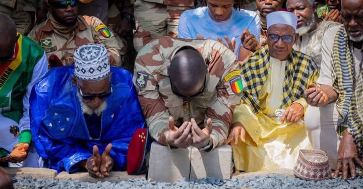 𝗧𝗮𝗯𝗮𝘀𝗸𝗶 𝟮𝟬𝟮𝟱 𝗮 𝗞𝗮𝗻𝗸𝗮𝗻 : 𝗟𝗲 𝗣𝗿𝗲𝘀𝗶𝗱𝗲𝗻𝘁 𝗱𝗲 𝗹𝗮 𝗥𝗲𝗽𝘂𝗯𝗹𝗶𝗾𝘂𝗲 𝗦.𝗘 𝗹𝗲 𝗚𝗲𝗻𝗲𝗿𝗮𝗹 𝗠𝗮𝗺𝗮𝗱𝗶 𝗗𝗢𝗨𝗠𝗕𝗢𝗨𝗬𝗔 𝘀𝗲 𝗿𝗲𝗰𝘂𝗲𝗶𝗹𝗹𝗲 𝘀𝘂𝗿 𝗹𝗮 𝘁𝗼𝗺𝗯𝗲 𝗱𝗲 𝘀𝗼𝗻 𝗱𝗲𝗳𝘂𝗻𝘁 𝗽𝗲𝗿𝗲 𝗮𝘂 𝗰𝗶𝗺𝗲𝘁𝗶𝗲𝗿𝗲 𝗱𝗲 𝗦𝗶𝗻𝗸𝗲𝗳𝗿𝗮 (𝗞𝗮𝗻𝗸𝗮𝗻) 