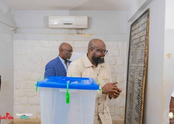 Kaloum : Aux côtés du Président, Ministre Djiba Diakité incarne le civisme et la loyauté républicaine.