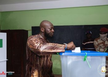 Kaloum : Le Général Amara Camara, au rendez-vous du devoir citoyen aux côtés du Chef de l’État.