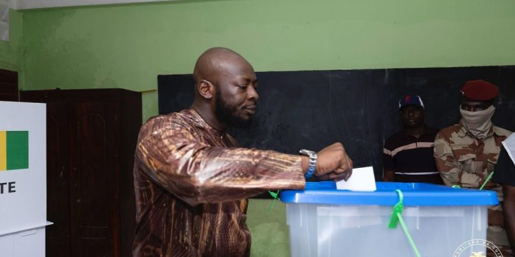 Kaloum : Le Général Amara Camara, au rendez-vous du devoir citoyen aux côtés du Chef de l’État.