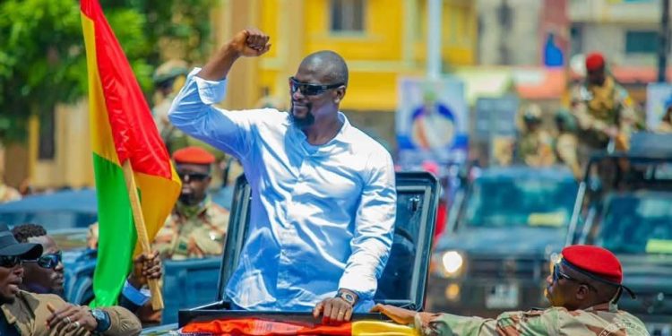 𝐀𝐩𝐩𝐞𝐥 𝐝𝐮 𝐩𝐞𝐮𝐩𝐥𝐞 𝐚𝐮 𝐆𝐞𝐧𝐞𝐫𝐚𝐥 𝐌𝐚𝐦𝐚𝐝𝐢 𝐃𝐨𝐮𝐦𝐛𝐨𝐮𝐲𝐚. Par Moussa Yes kaba