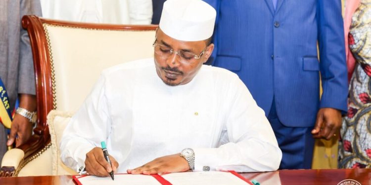 Tchad: Mahamat Idriss Déby promulgue la Constitution révisée
