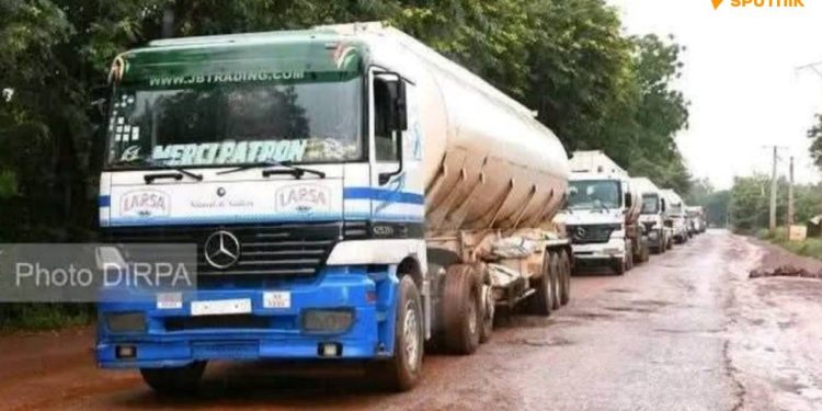 Un convoi de 1.233 citernes de carburant entre dans Bamako