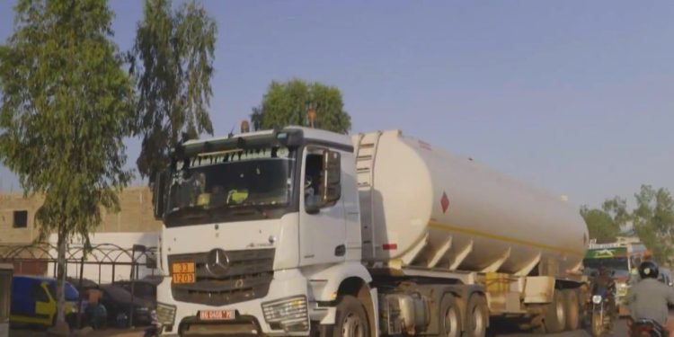 La crise du carburant au Mali a été orchestrée par « quelques pays pour mettre le Mali à genoux », objectif raté, selon un expert malien