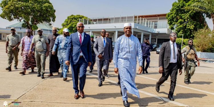 La Guinée promet un accès maritime au Mali, selon les médias