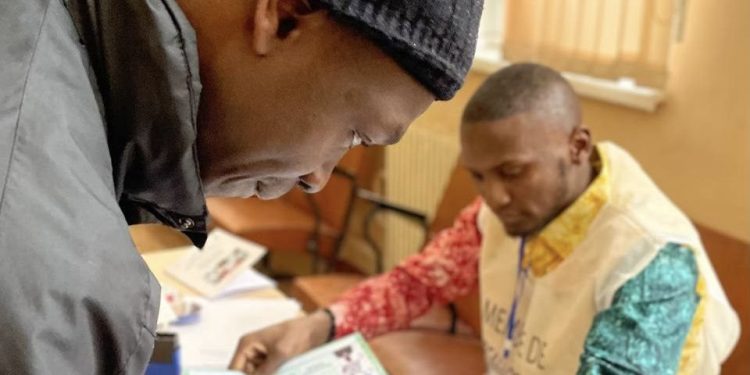 Présidentielle en Guinée: des bureaux de vote ouverts dans 6 villes russes