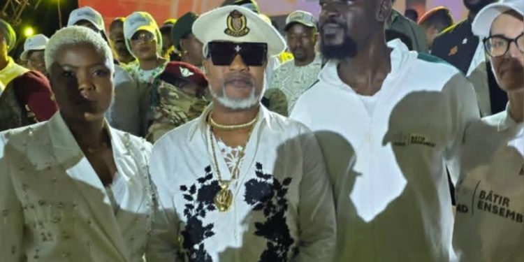 En Guinée, le couple présidentiel Doumbouya danse à moins de 72h de l’élection