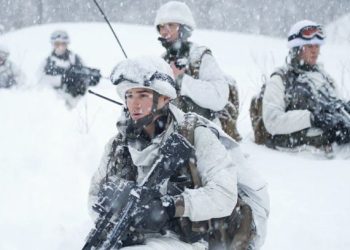 Groenland, un show Macron-Trump pour détourner les regards de l’Ukraine, selon un ex-militaire français