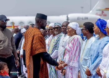 𝗖𝗼𝗻𝗮𝗸𝗿𝘆 : 𝗮𝗰𝗰𝘂𝗲𝗶𝗹 𝘁𝗿𝗶𝗼𝗺𝗽𝗵𝗮𝗹 𝗱𝘂 𝗣𝗿𝗲𝘀𝗶𝗱𝗲𝗻𝘁 𝗱𝗲 𝗹𝗮 𝗥𝗲𝗽𝘂𝗯𝗹𝗶𝗾𝘂𝗲, 𝗠𝗮𝗺𝗮𝗱𝗶 𝗗𝗢𝗨𝗠𝗕𝗢𝗨𝗬𝗔, 𝗱𝗲 𝗿𝗲𝘁𝗼𝘂𝗿 𝗮𝘂 𝗽𝗮𝘆𝘀