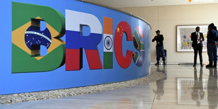 La France devrait rejoindre les BRICS – un petit-fils du général De Gaulle